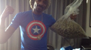 Snoop Dogg Bets on Money Mayweather: Wins 1 lb of Weed